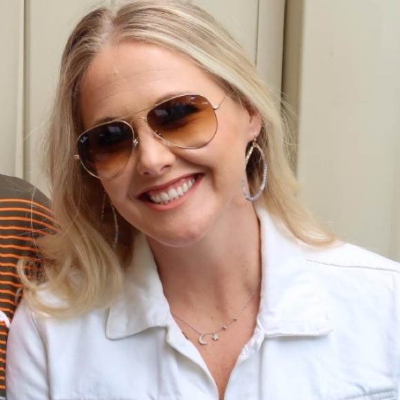 Meet your Posher, Lindsay - Picture 1 of 2